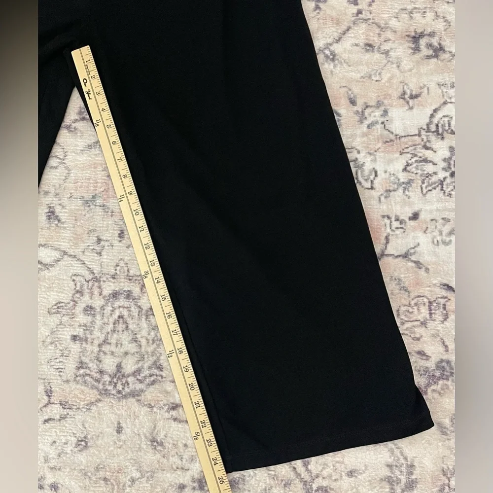 HALARA High Waisted Wide Leg
Waffle Black Pants Size Medium Petite - Picture 7 of 9